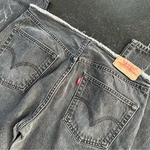 UNIQUE Distressed Levi 501’s